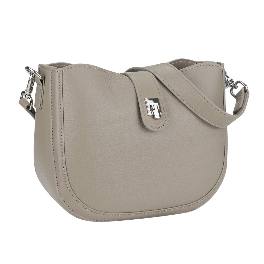 Elegant Vintage Saddle Shoulder Bag – Classic & Stylish